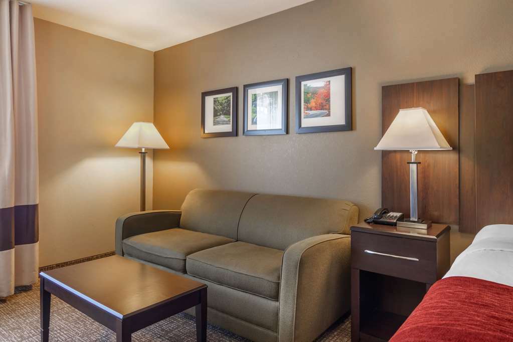 Comfort Inn & Suites Perry National Fairgrounds Area Room photo